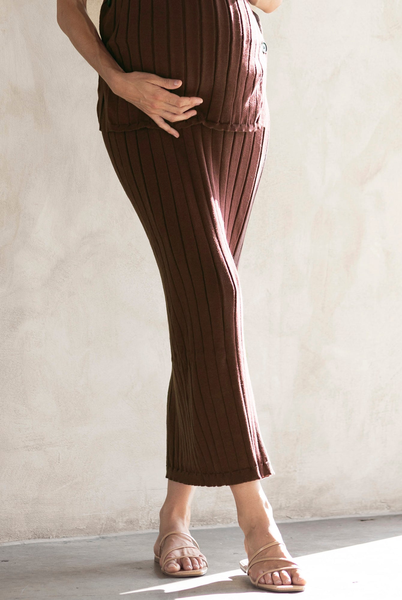 pregnant lady wearing a brown ribbed maternity skirt in chocolate brown