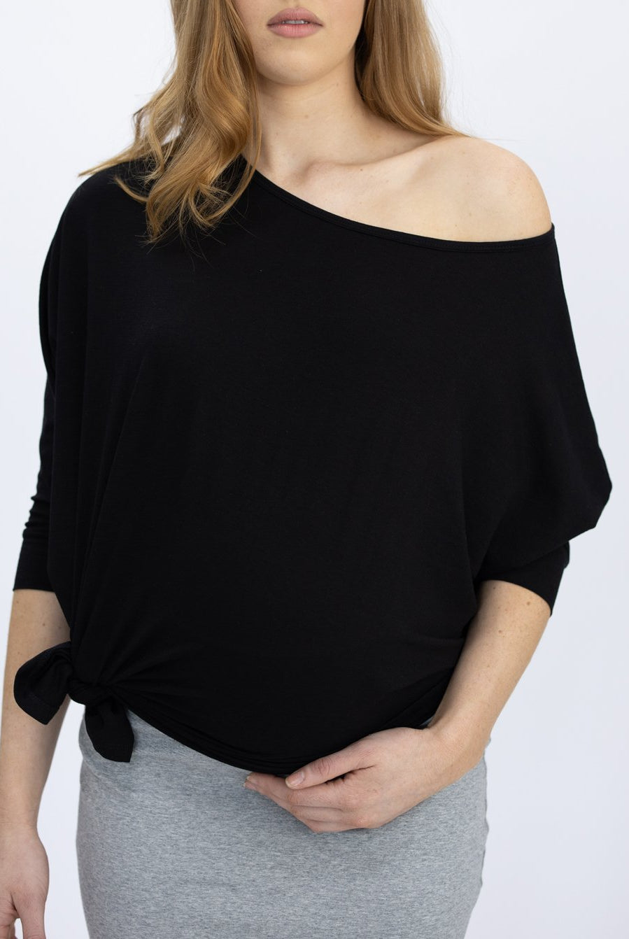 Front view - Loose Fit Oversize Maternity Black Tee drop shoulder (4754174017630)