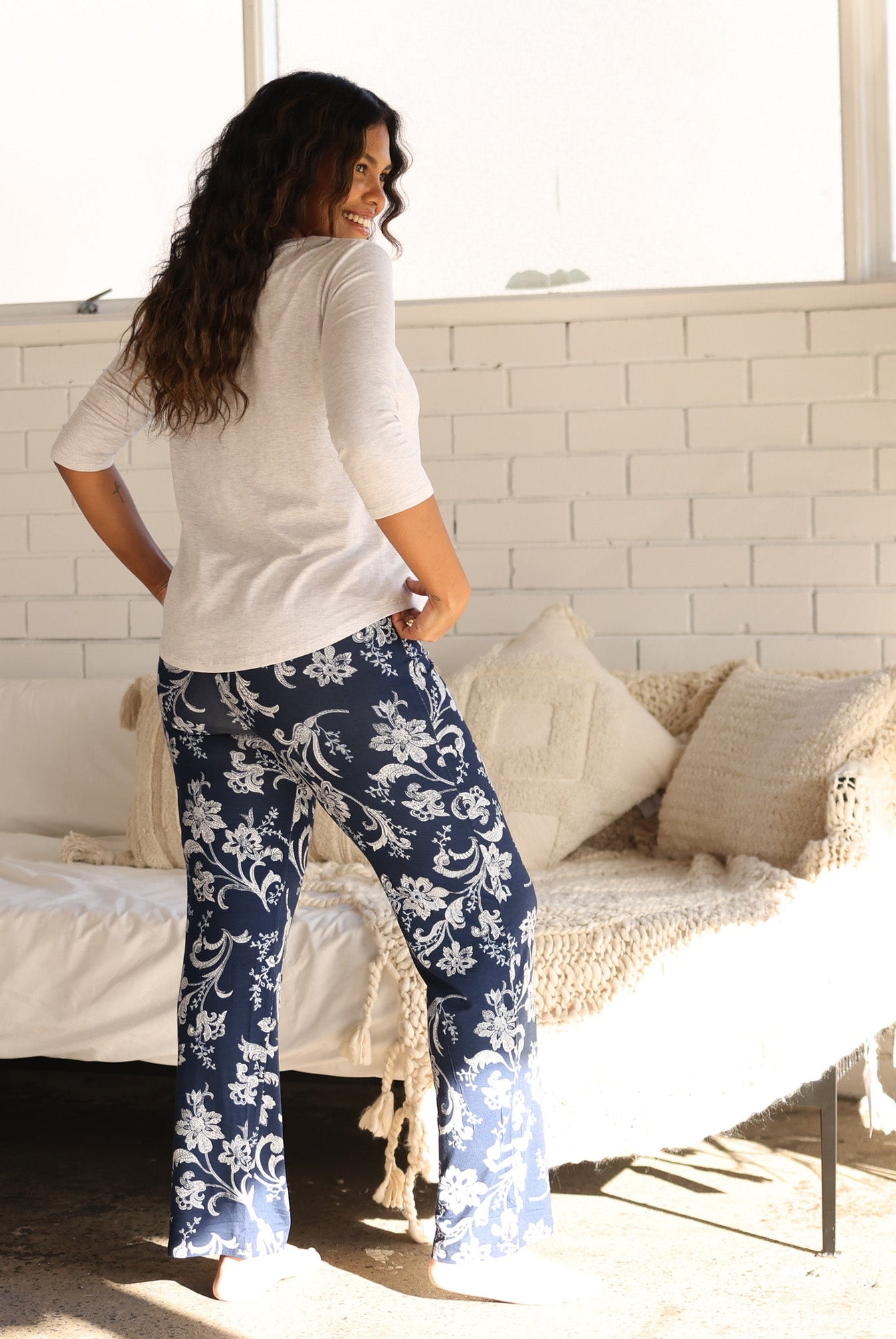 Back view - A pregnant woman in 4-Piece Maternity Loungewear Set (6724294869086)
