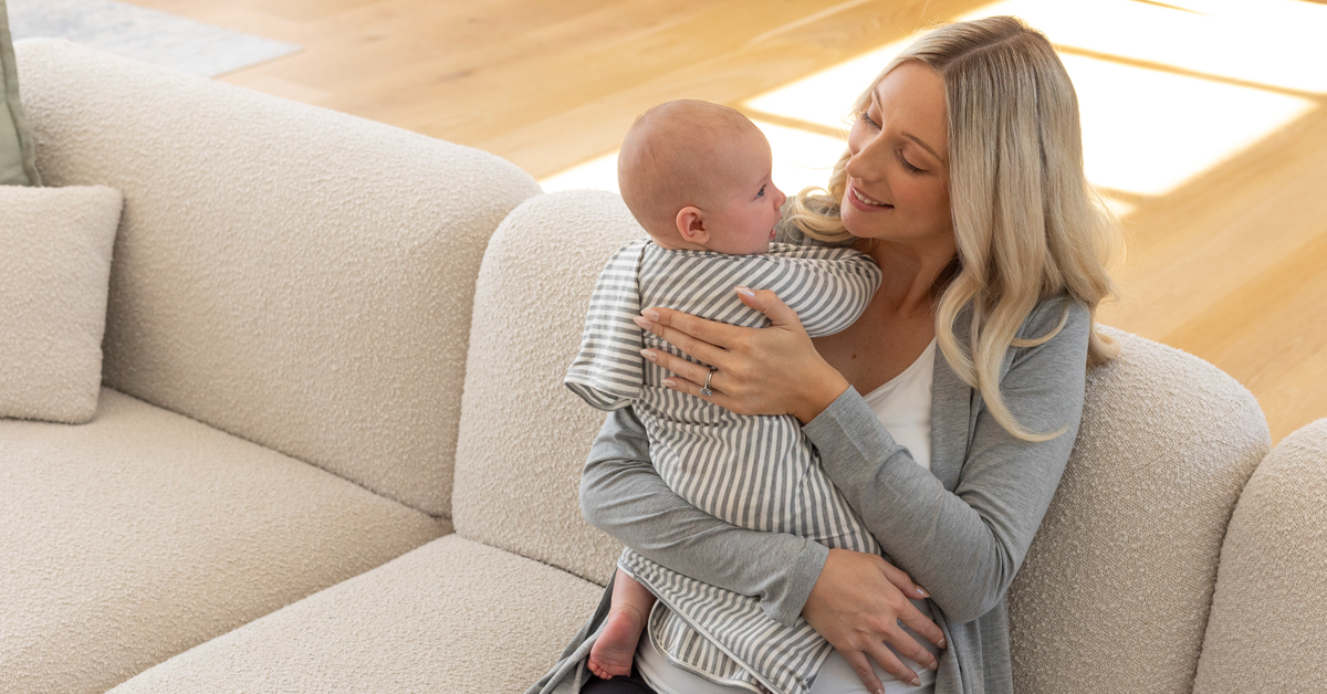 The picture angelmaternity.com shows when its homepage is shared