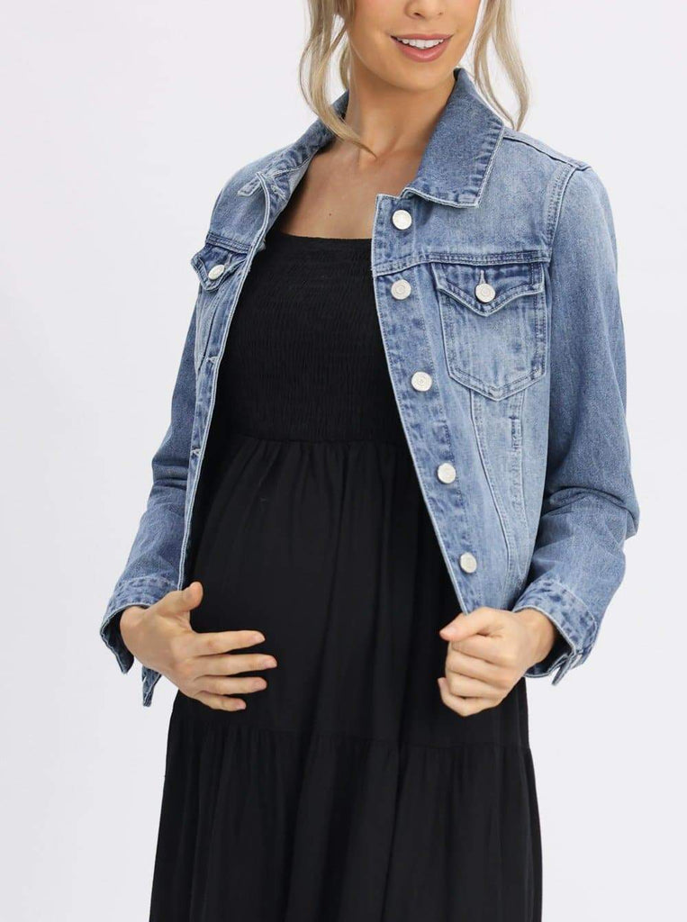 A woman in maternity denim jacket, front (6621384310878)