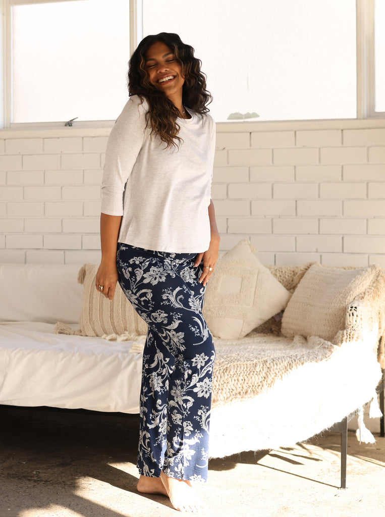 Full front view - A pregnant woman in 4-Piece Maternity Loungewear Set smiling (6724294869086)