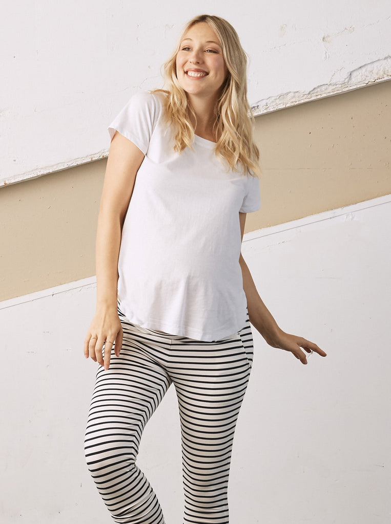 Main view - A Pregnant Woman in Basic White Short Sleeve Maternity Cotton T-Shirt (6709400862823)