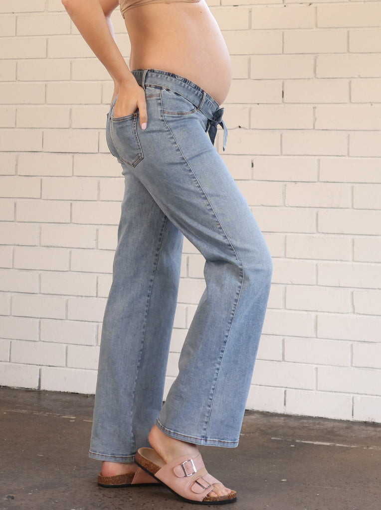 Side view - A Pregnant Woman Wide Leg Maternity Jeans in Washed Blue (6723876192350)